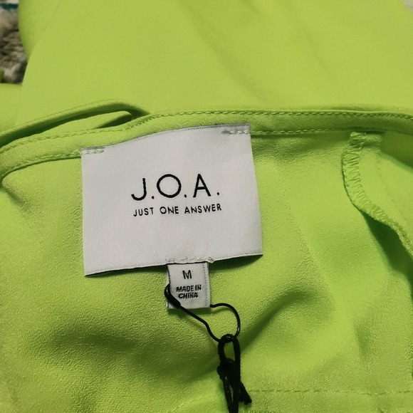 J.O.A. Open Back Top Peplum Tie Front Flared Sleeves Women Medium Bright Green. - Picture 6 of 7